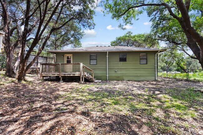 Building Photo - Move-In Ready 3-Bedroom Home in Beautiful Lakehills