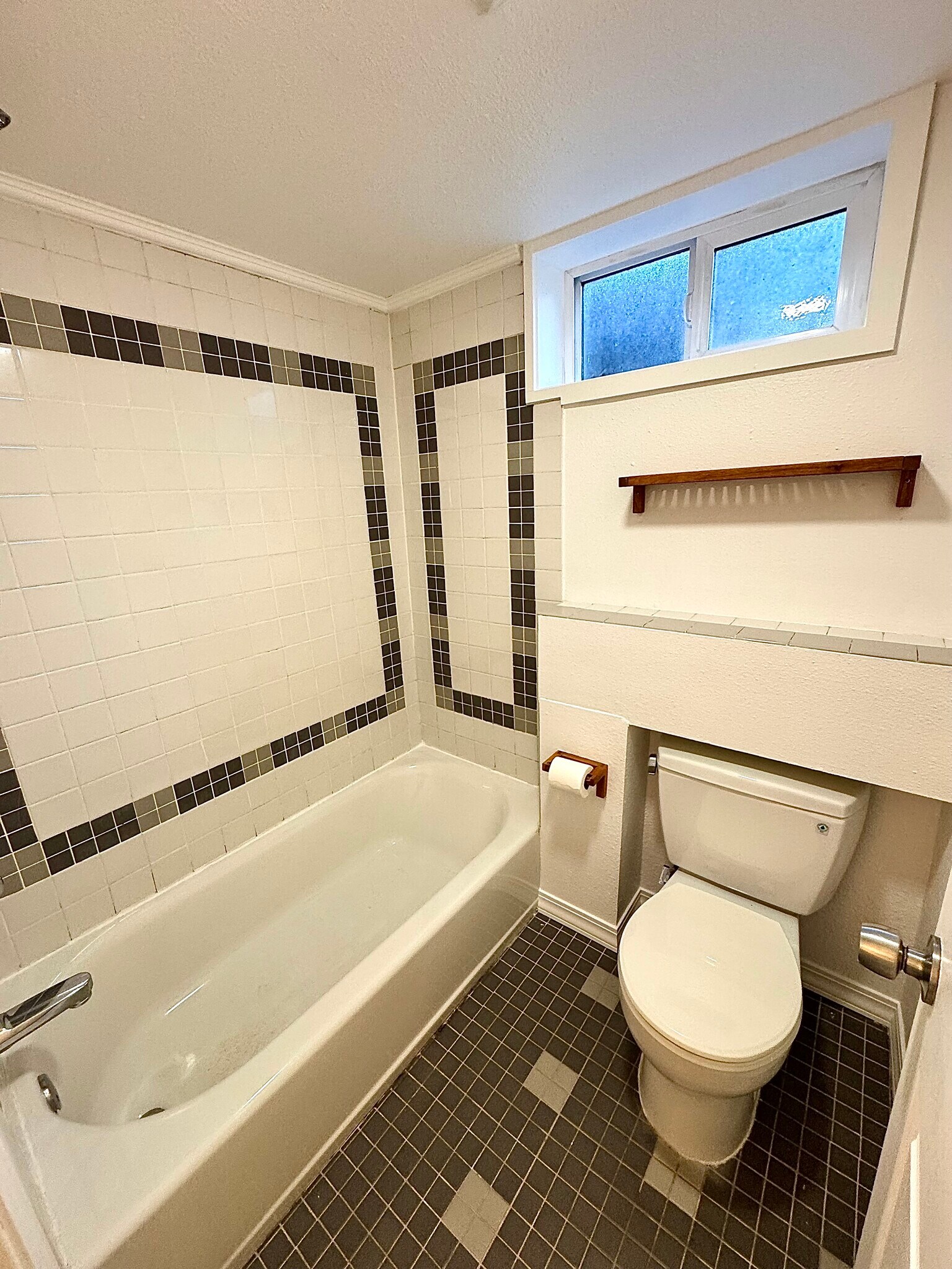 Building Photo - 3405 SW Barbur Blvd