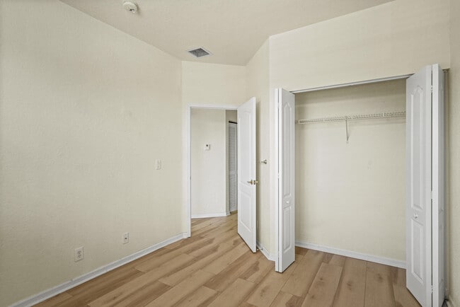 Building Photo - 5919 Walnut Park Ln