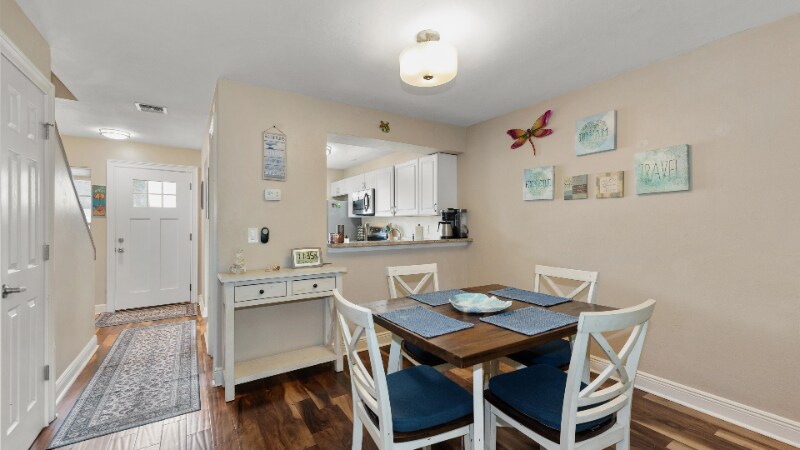 Building Photo - 6132 Lakefront Dr