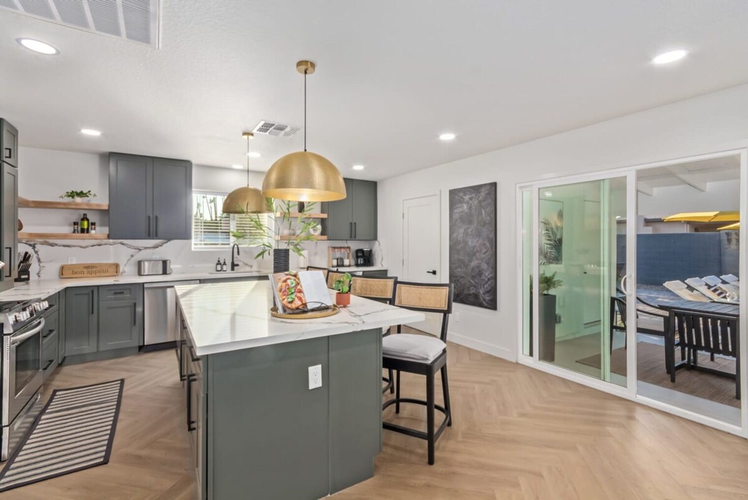 Building Photo - 5002 E Paradise Dr