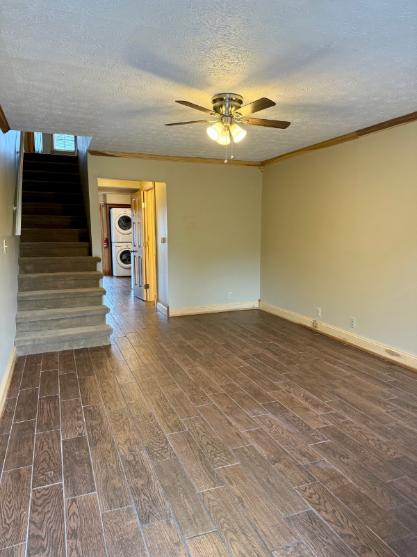 Building Photo - 1616 Spring Valley Dr