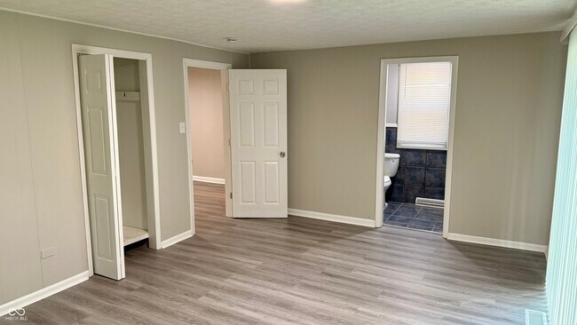 Building Photo - 2215 Durham Dr