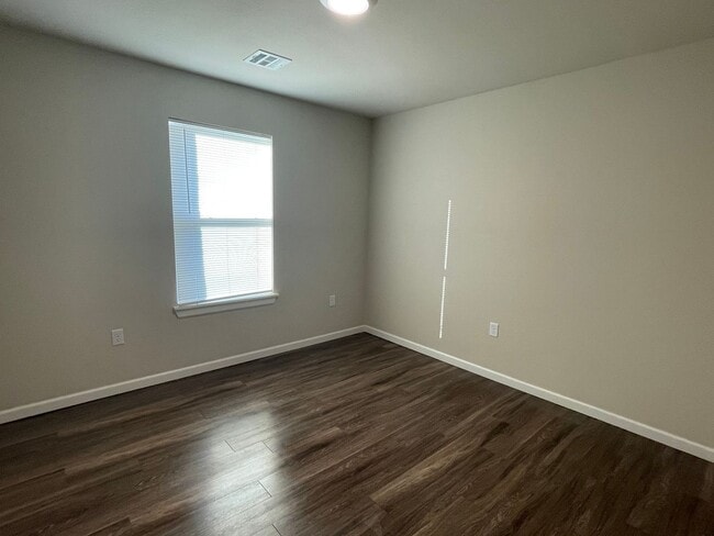 Building Photo - 3 bed, 2 bath Duplex in Wagoner