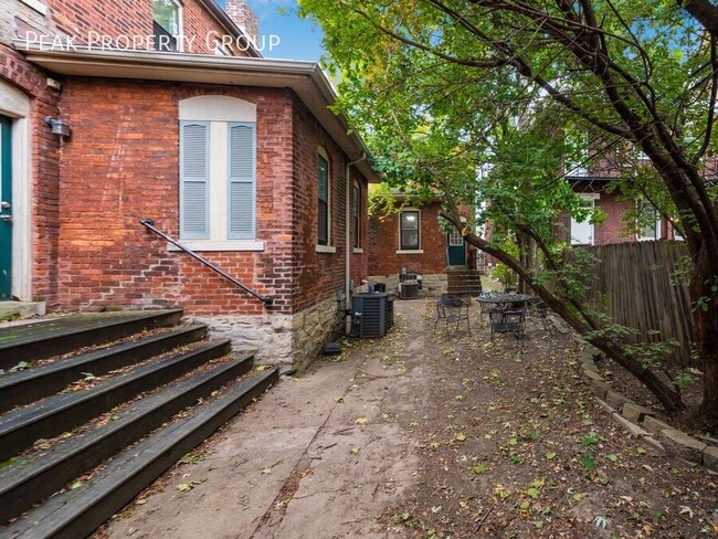 Building Photo - 1502 Summit St