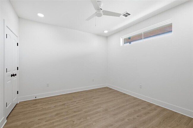 Building Photo - 4704 Sunset Trail