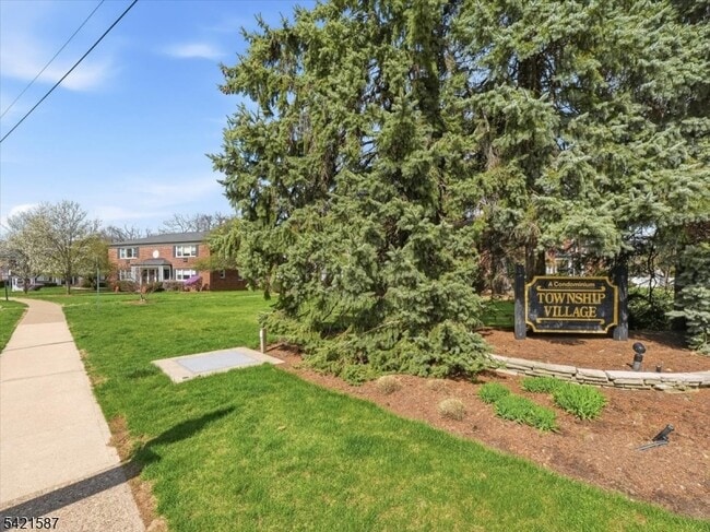 Building Photo - 115 Pitney Pl