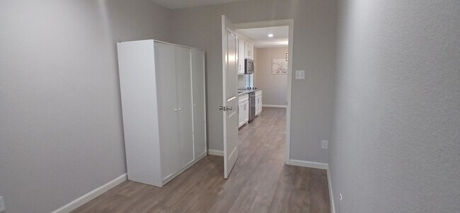 Building Photo - Beautiful 7 beds 3 baths in Ryanwood!