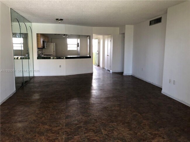 Building Photo - 1750 NE 191st St