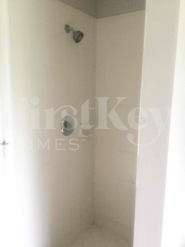 Building Photo - 662 SW Sandbar Terrace