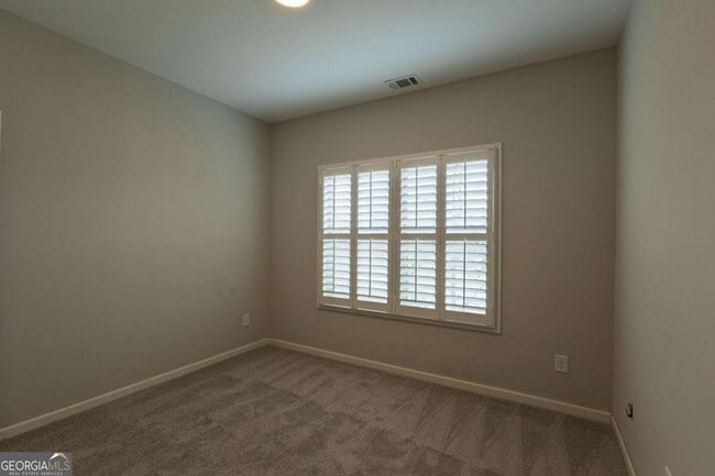 Building Photo - 214 Oakwood Dr