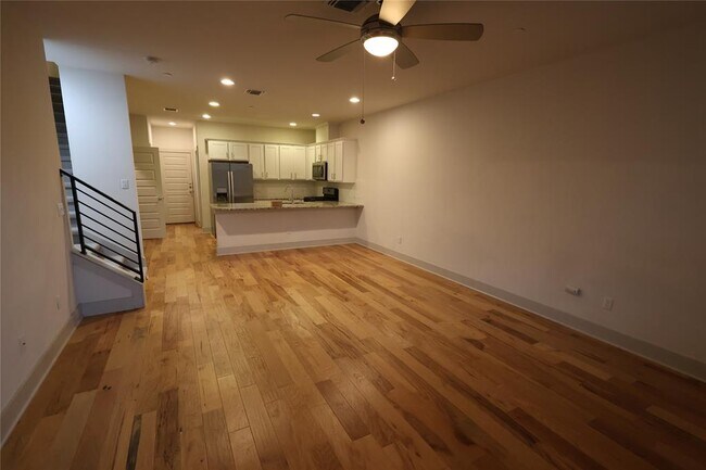 Building Photo - 2101 Town Centre Dr