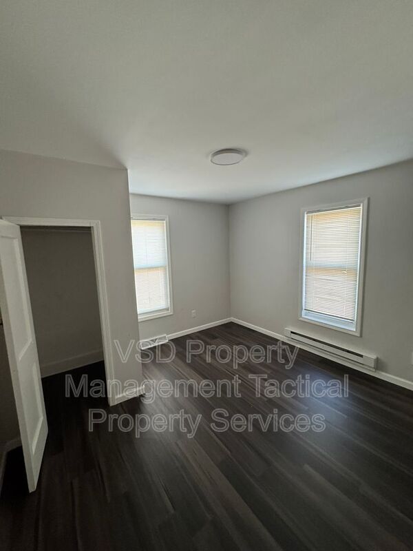 Building Photo - 2907 Oakwood Ave