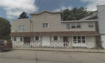 Building Photo - 150 S River St