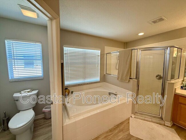 Building Photo - 11113 Avery Oaks Dr