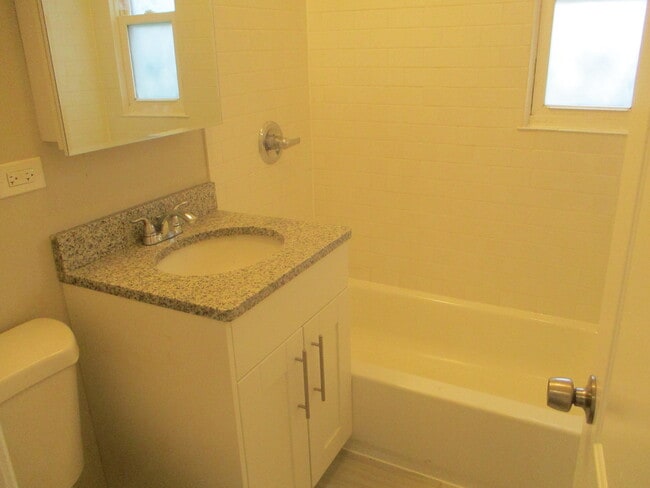 Building Photo - 1738 Ballentine St