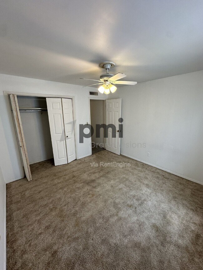 Building Photo - 1612 University Dr
