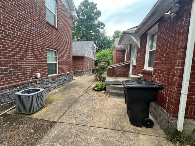 Building Photo - MTSU  one block away!  Do not miss this one!