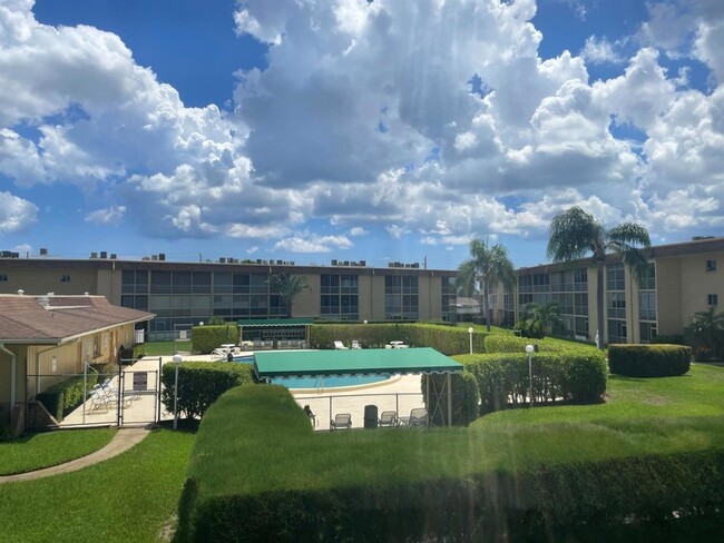 Building Photo - 500 Village Green Cir W