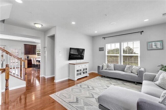 Building Photo - 356 Sunrise Dr