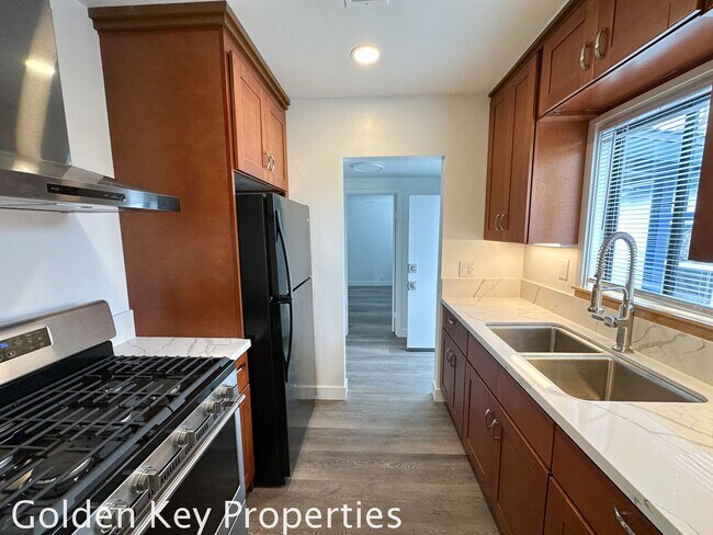 Building Photo - Beautifully remodeled single-level home in...