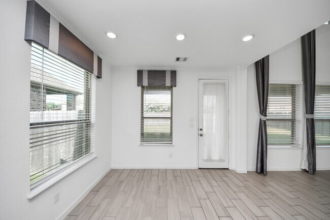 Building Photo - 3007 Velda May Dr