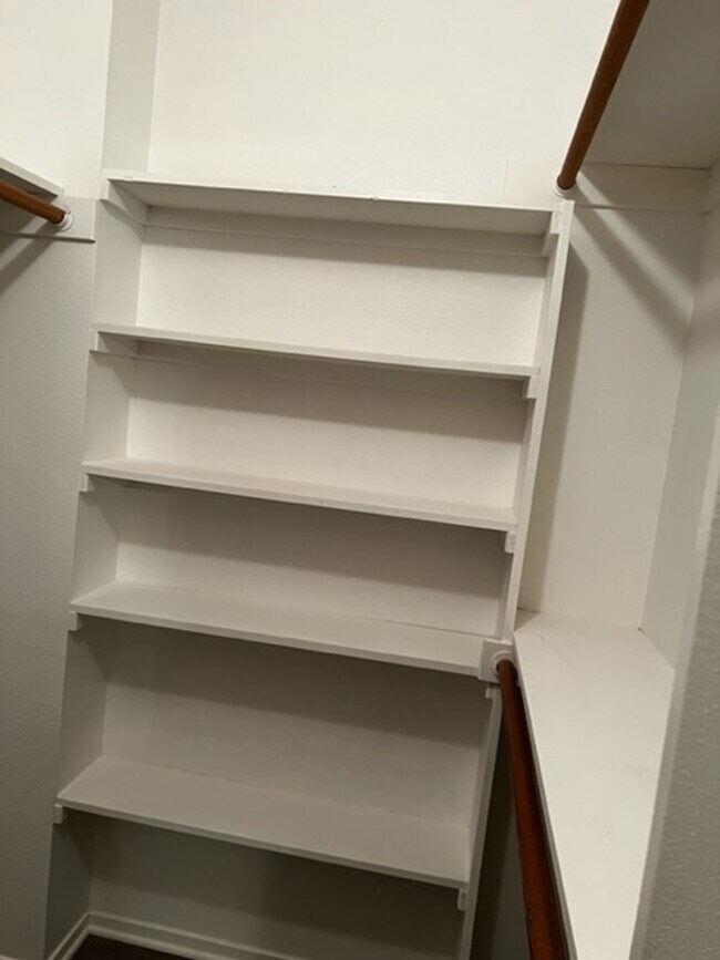 Building Photo - 600 Tuohy St