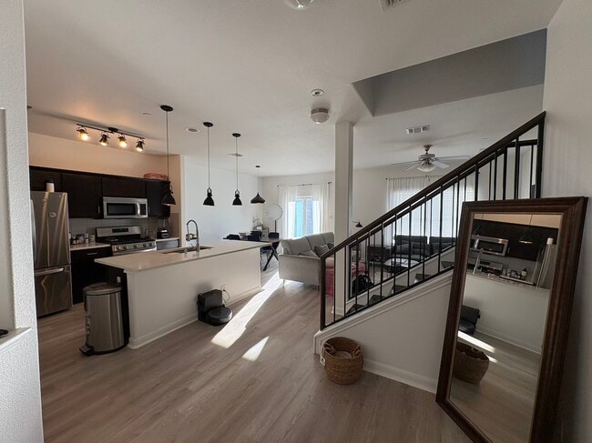 Building Photo - 1620 Bryant Dr