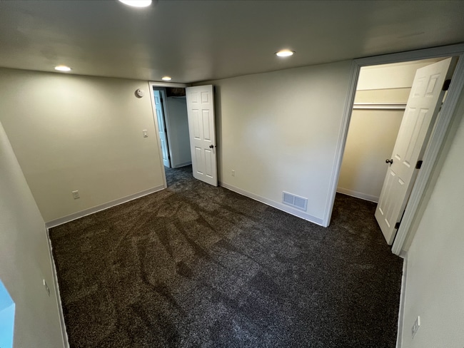 Building Photo - 1105M
