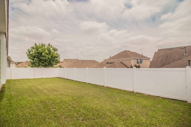 Building Photo - The Best in Texas: 3Bed/2Bath w/Spacious Ensuite