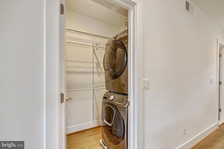 Building Photo - 314 Varnum St NW