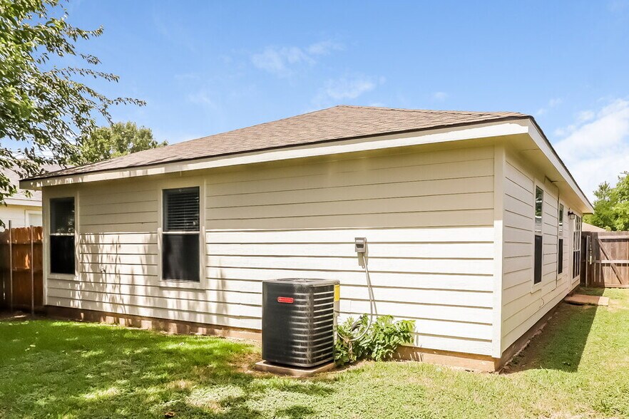 Building Photo - 10529 Towerwood Dr