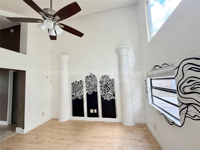 Building Photo - 10227 Comfort Cir