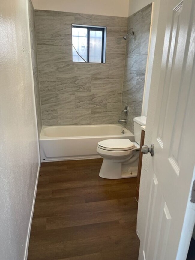 Building Photo - 305 Wisconsin St NE