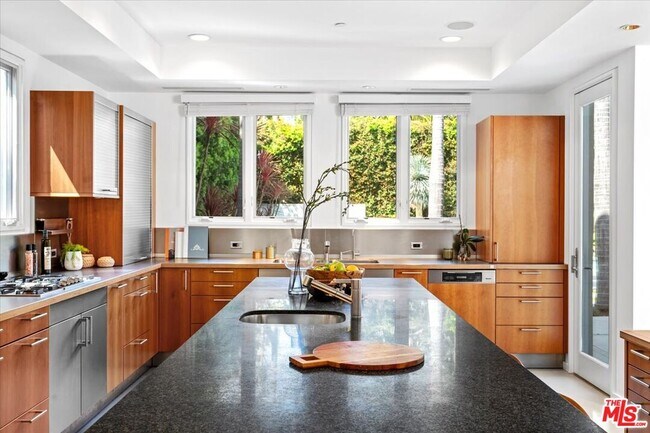 Building Photo - 211 S Valley St