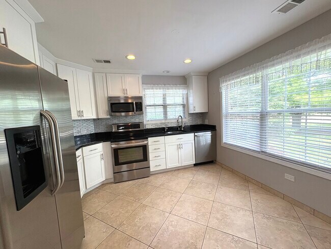 Building Photo - 258 Odlum Ct
