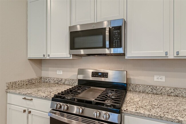 Building Photo - Gorgeous 2 bedroom rental! $500 off of the first full month's rent!