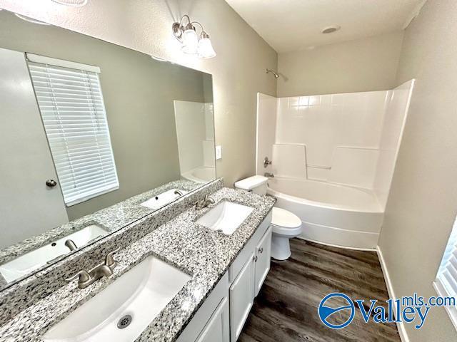 Building Photo - 228 Dormont Dr NE