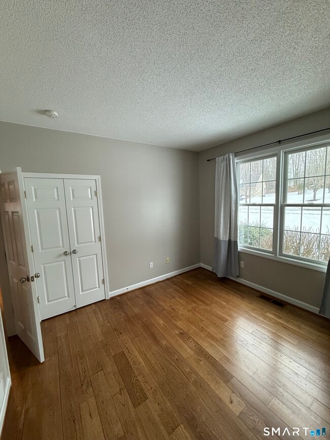 Building Photo - 104 Valley View Rd