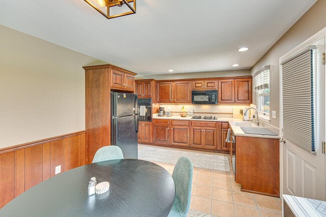 Building Photo - 114 S 36th St