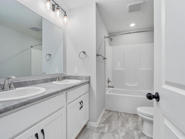 Building Photo - 14732 Verona Lks Psge