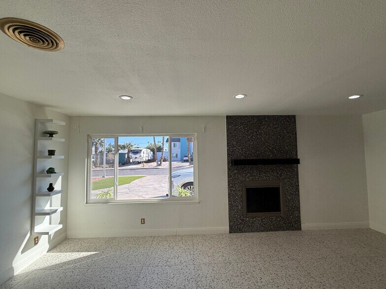 Building Photo - 1662 Sombrero Dr