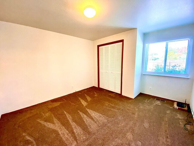 Building Photo - 1305 E Boise Ave