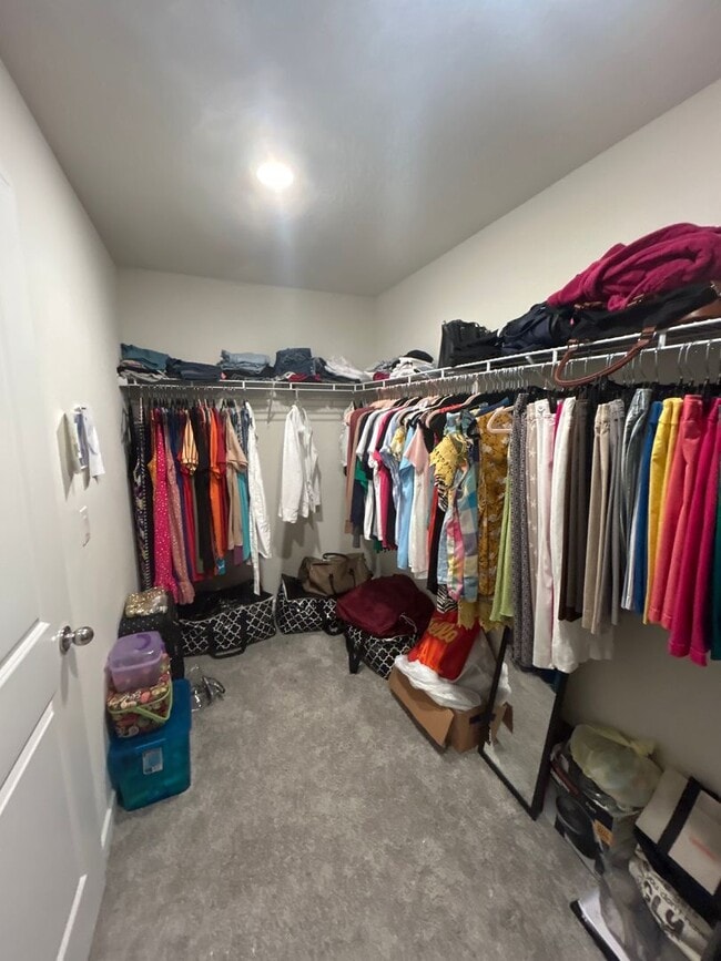 Building Photo - Beautiful and spacious 5/3 Kissimmee