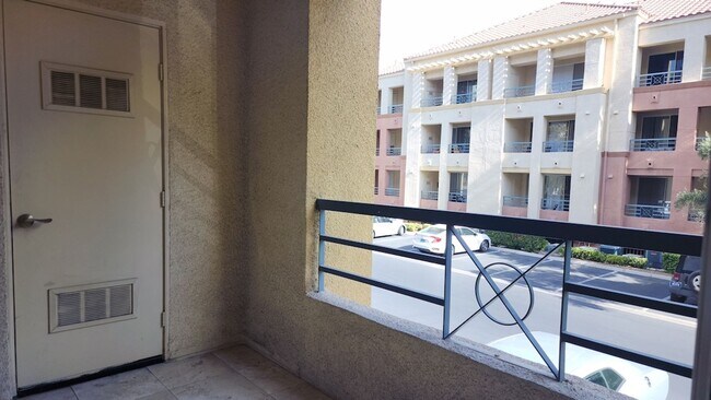 Building Photo - 270 E Flamingo Rd