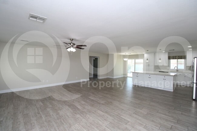 Building Photo - 1338 E Redfield Rd