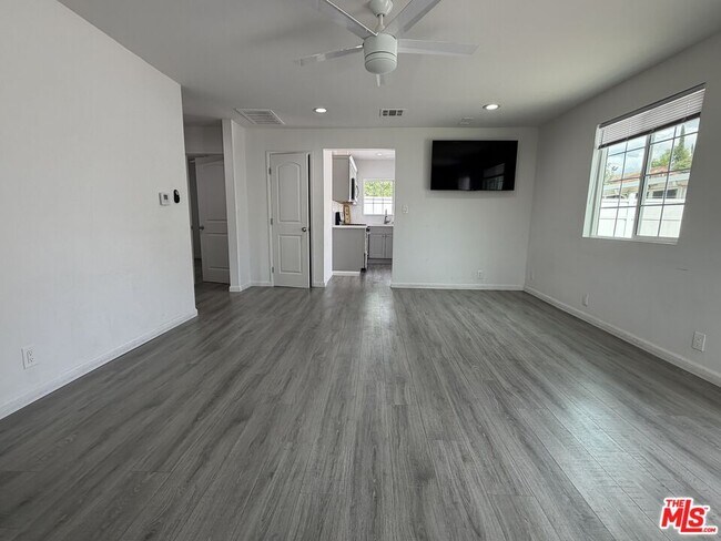 Building Photo - 18601 Hiawatha St