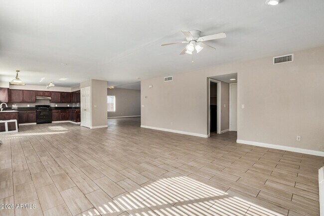 Building Photo - 10377 W Piccadilly Rd