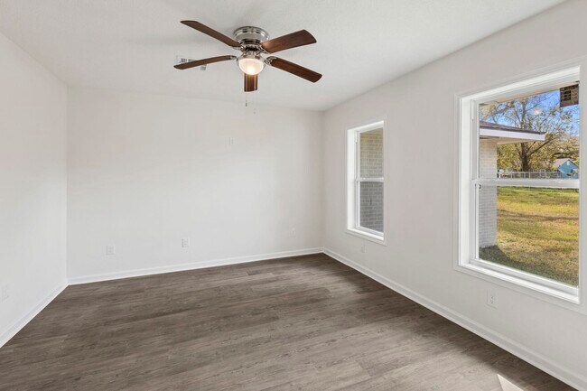 Building Photo - 1626 6th St