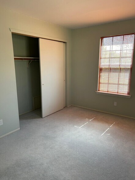 Building Photo - 2 Libra Ln
